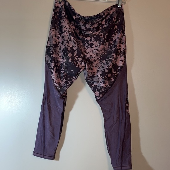 Under Armor Heat Gear Mesh Leggings - Picture 3 of 5